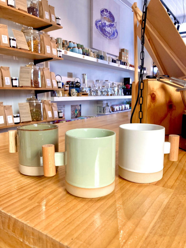 Glazed Retro Tea Cup with Wood handle